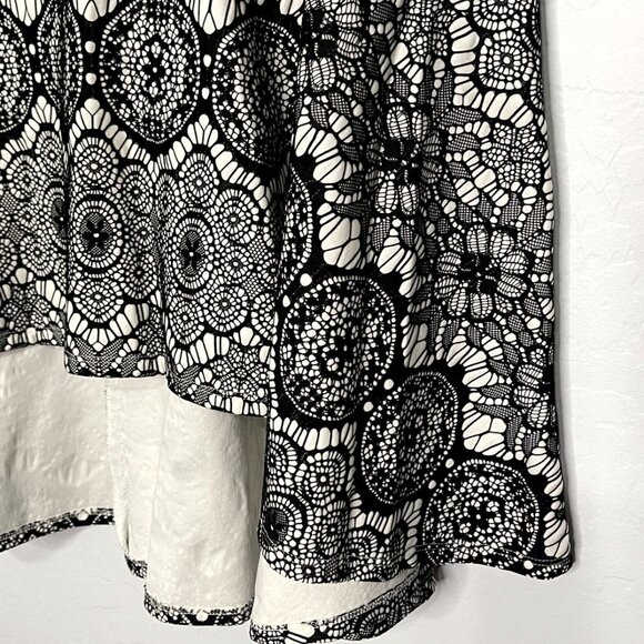 Torrid Bonded Black and White Lace Skater Hi Low Skirt 2 2X 18/20 - Picture 5 of 7